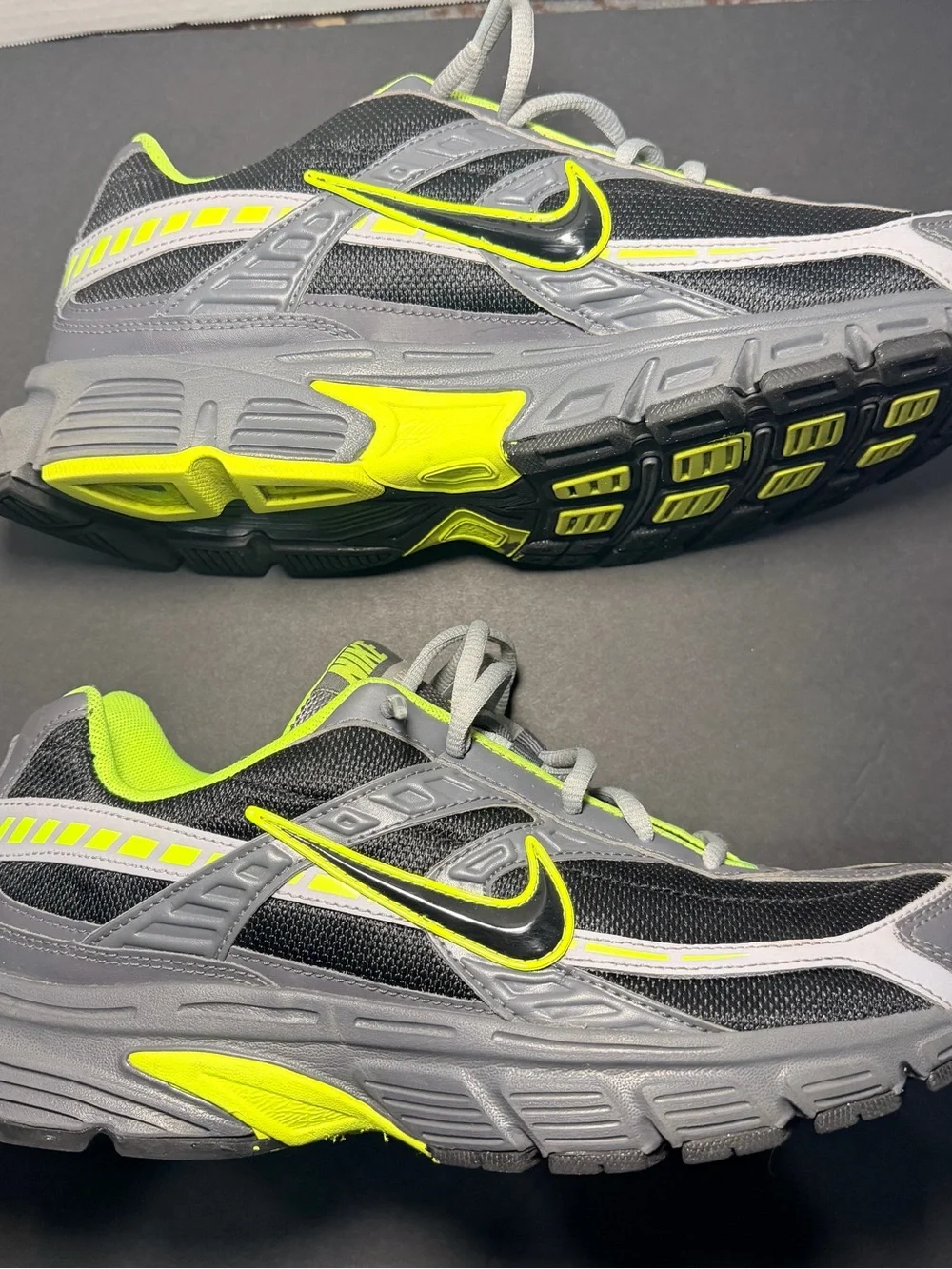 Nike Initiator sneakers Low-top casual shoes 394055-023 Sz 10.5 - Like New